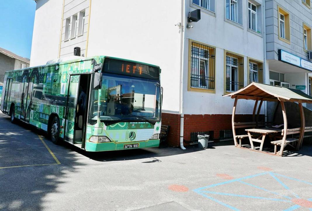 Eski otobüs parçaları, İETT ustalarının elinde çocuk parkına dönüştü 2